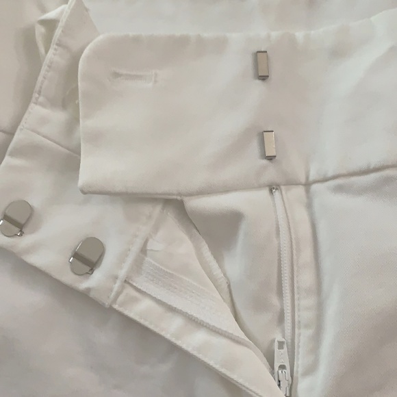 Ann Taylor White City Short Size 6 - Picture 2 of 8